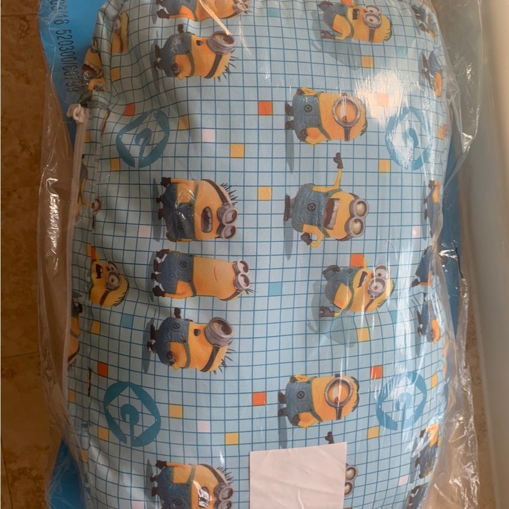 Minion arm rest for kids